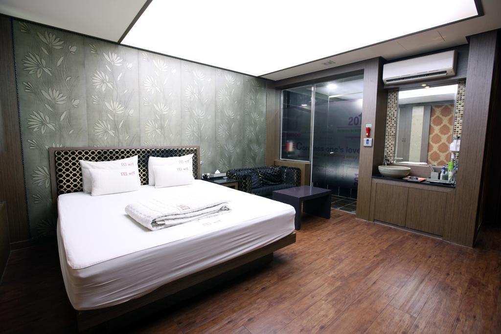 The Design Motel Busan Bagian luar foto