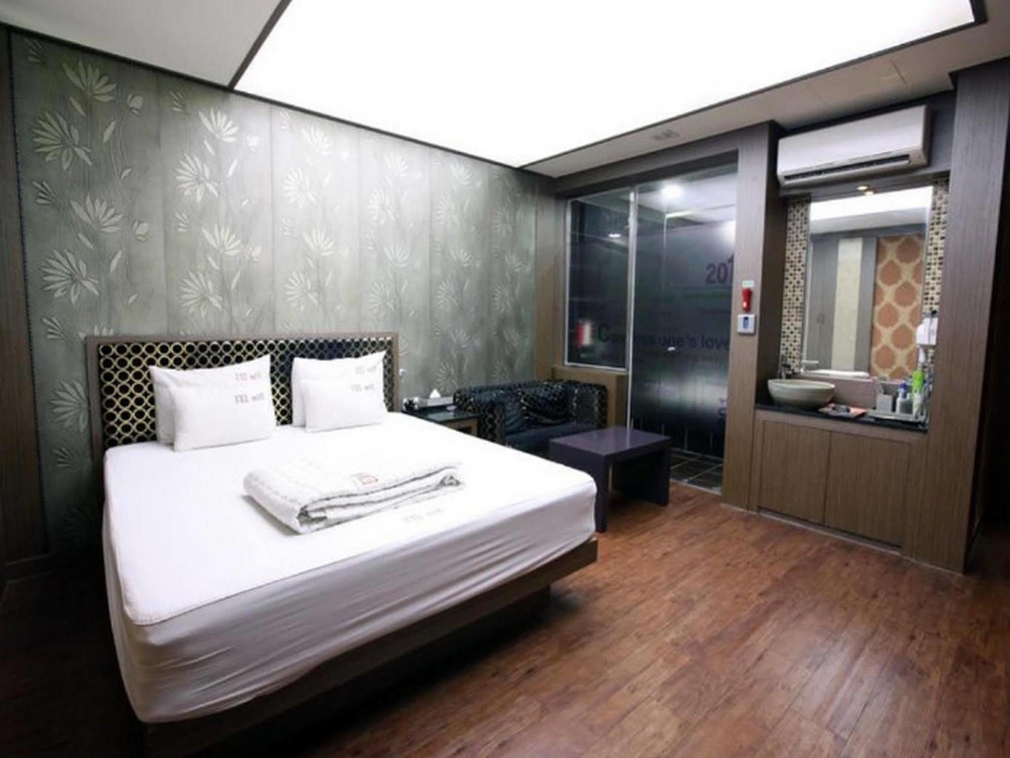 The Design Motel Busan Bagian luar foto