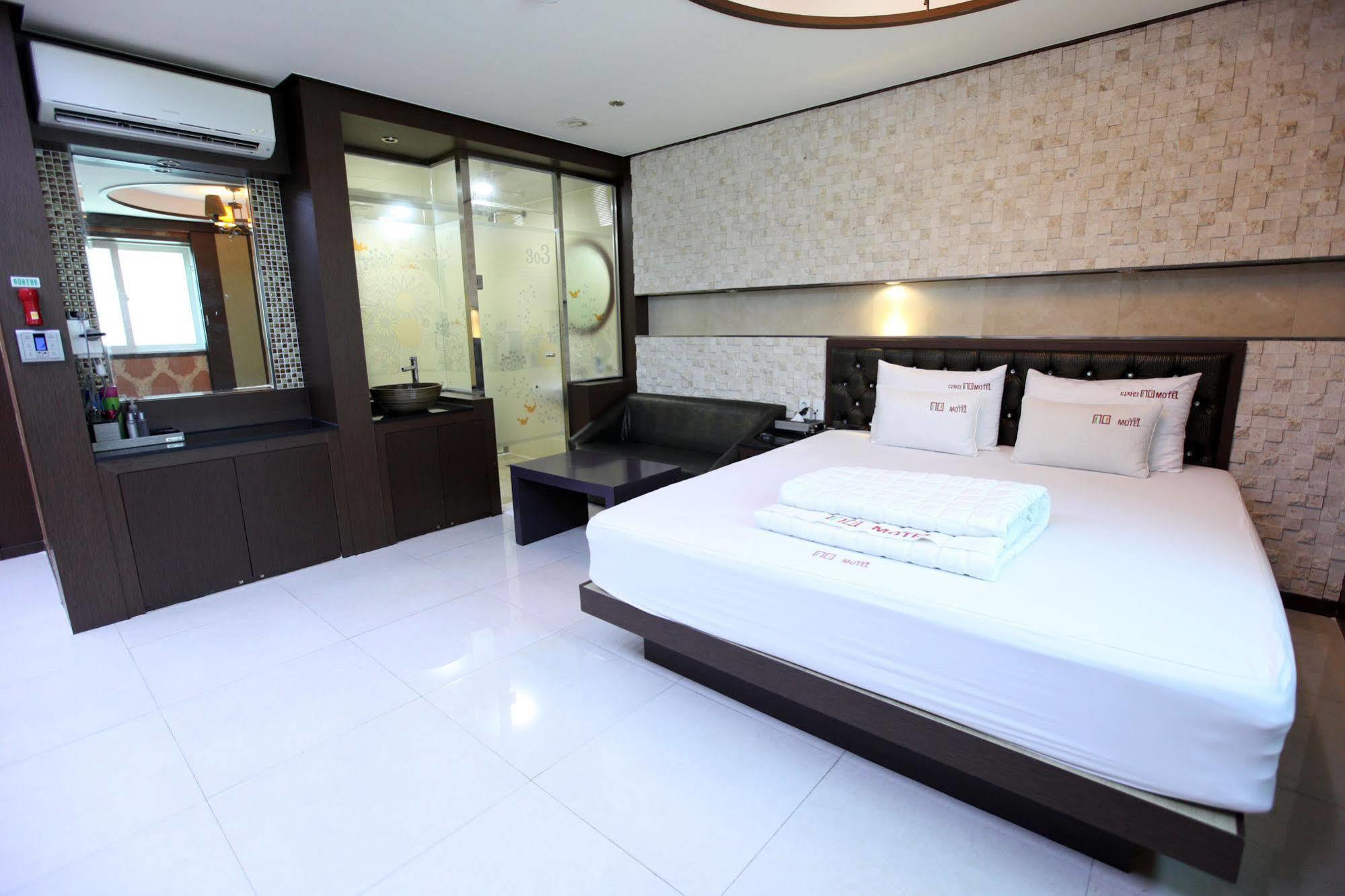 The Design Motel Busan Bagian luar foto