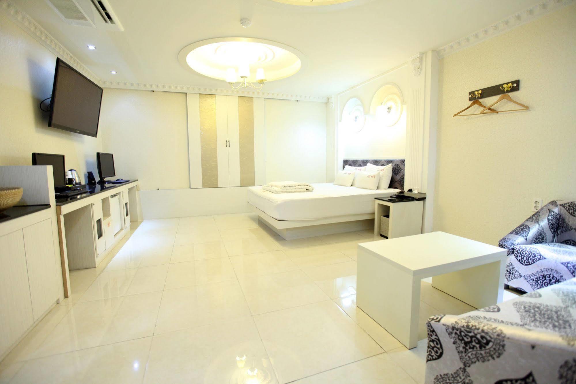 The Design Motel Busan Bagian luar foto